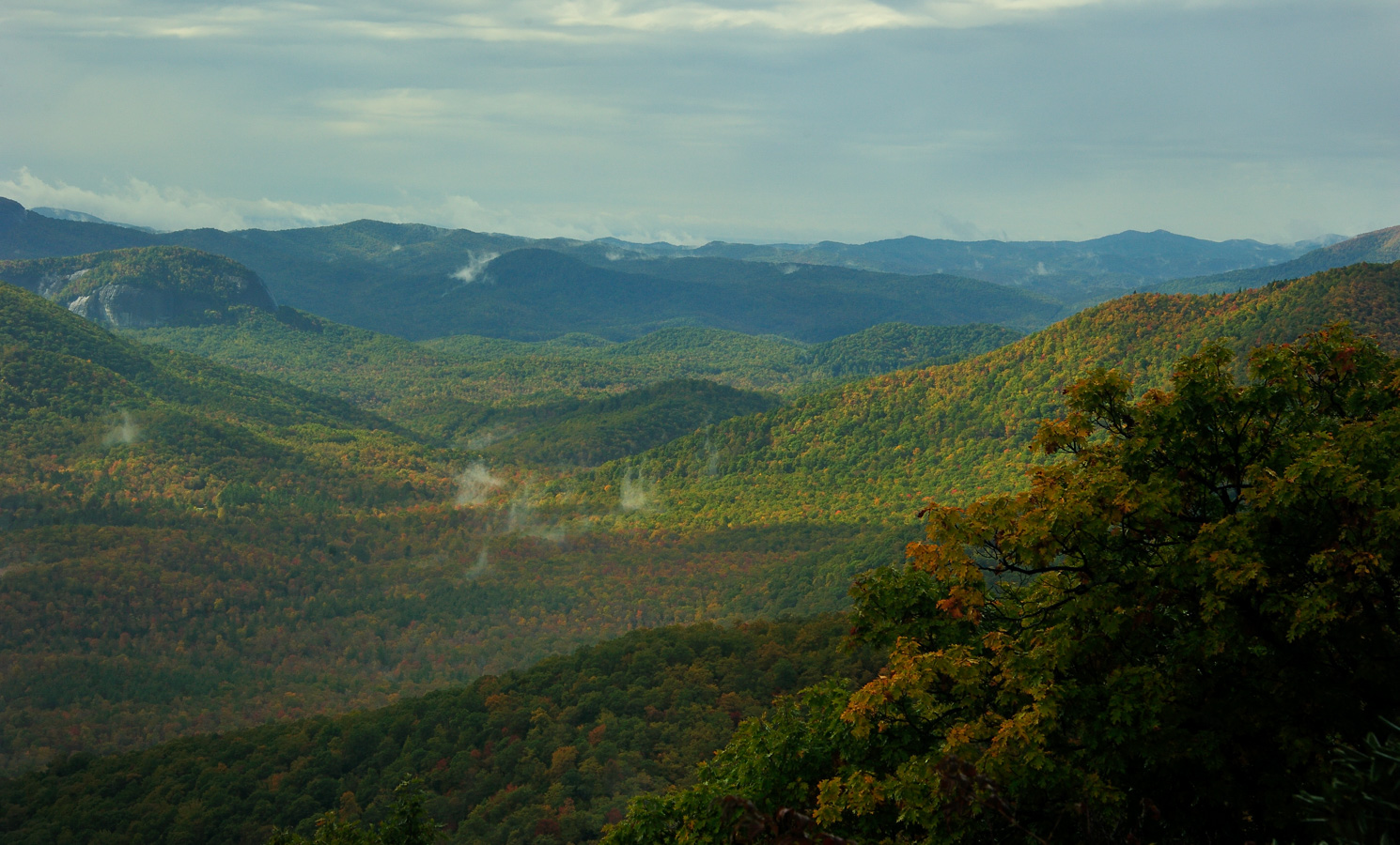 Blue Ridge Parkway [100 mm, 1/320 sec at f / 10, ISO 500]